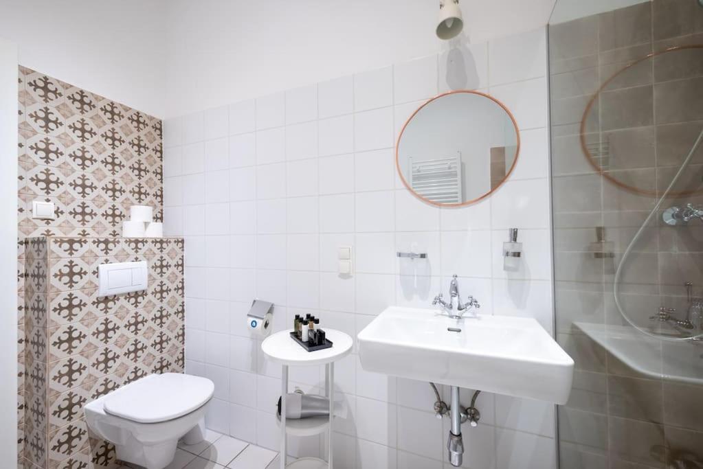 Sleek 1Br Flat Near Center By Hm Viena Exterior foto
