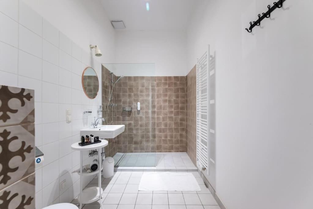 Sleek 1Br Flat Near Center By Hm Viena Exterior foto
