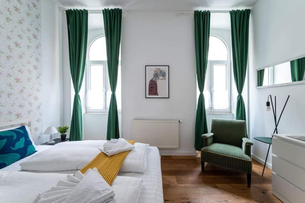 Sleek 1Br Flat Near Center By Hm Viena Exterior foto