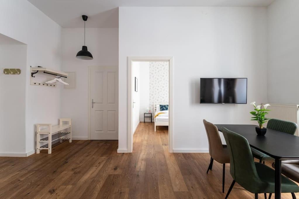 Sleek 1Br Flat Near Center By Hm Viena Exterior foto